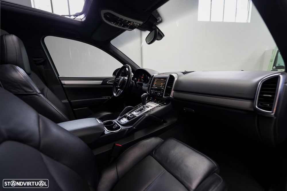 Porsche Cayenne - 16