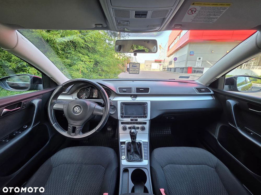 Volkswagen Passat 2.0 TDI Comfortline - 12