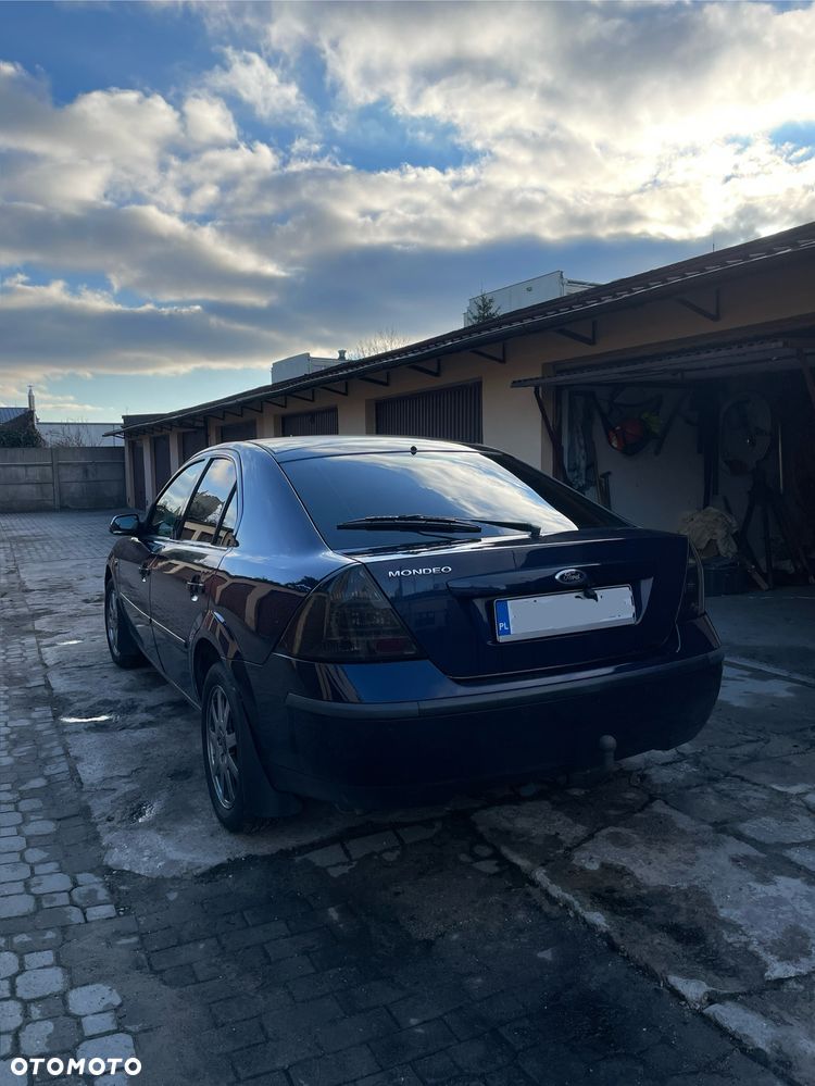Ford Mondeo 2.0 TDDi Ambiente - 2