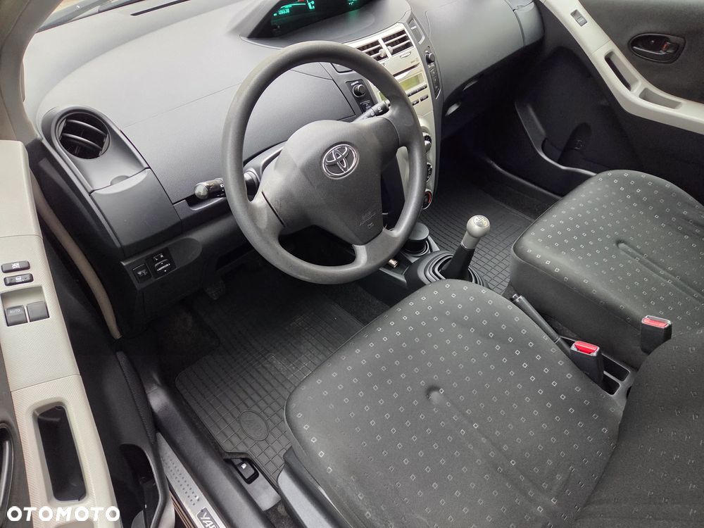 Toyota Yaris 1.3 Terra - 7