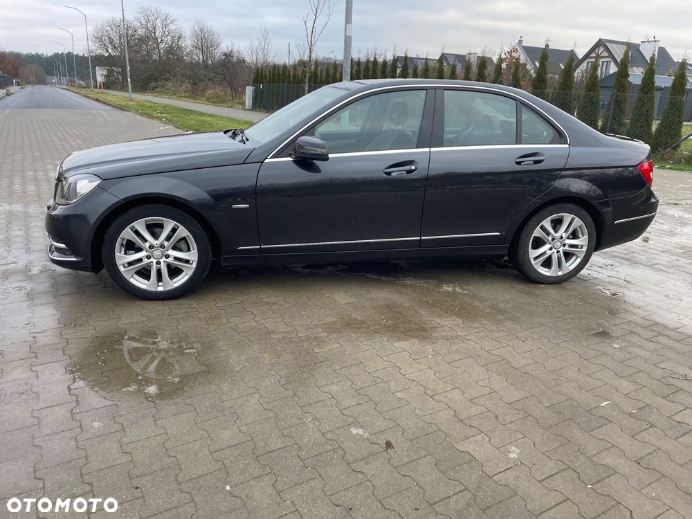 Mercedes-Benz Klasa C 180 CGI Automatik BlueEFFICIENCY Avantgarde - 36