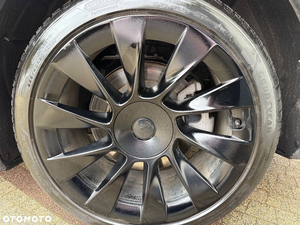 Tesla Model Y Long Range AWD - 18