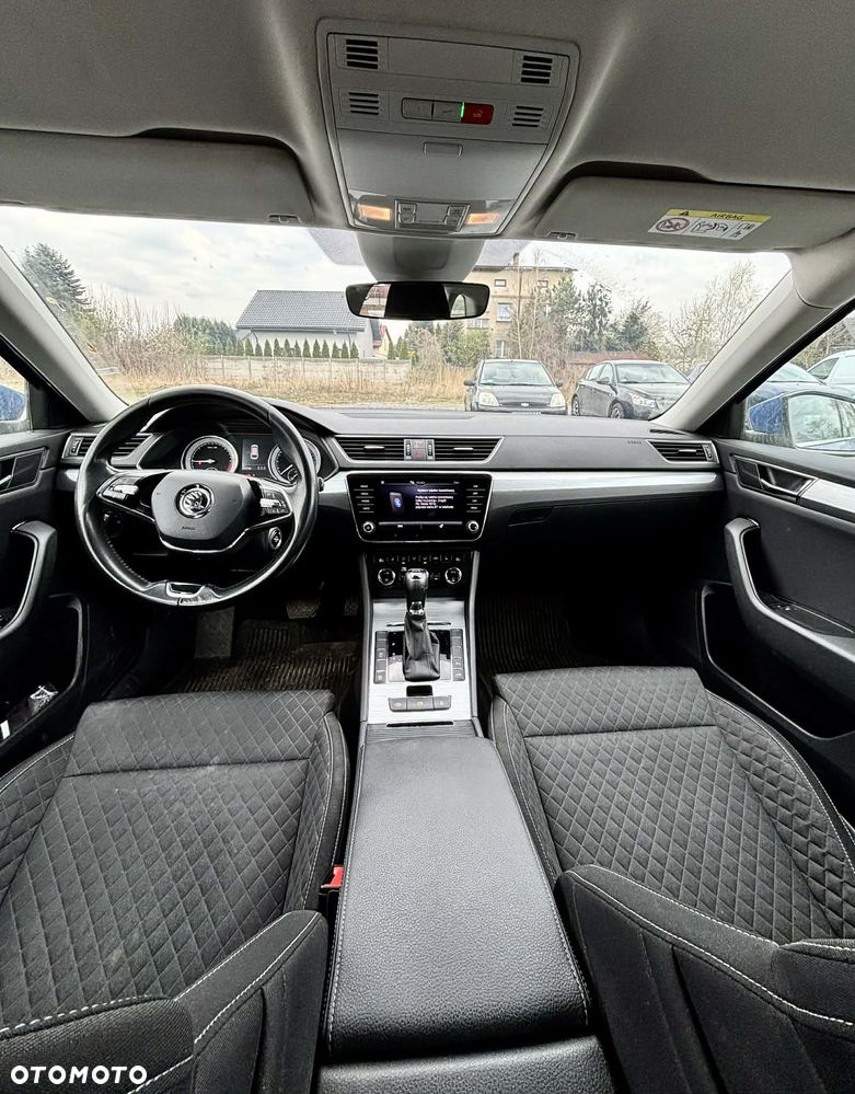 Skoda Superb 2.0 TDI SCR Style DSG - 8