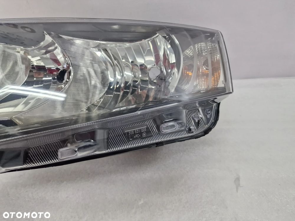 SKODA OCTAVIA 3 III 5E0 12- LEWA / PRAWA ZWYKŁA LAMPA PRZEDNIA PRZÓD , NR 5E1941016 / 5E1941015 , NR AUKCJI LA261 - 31