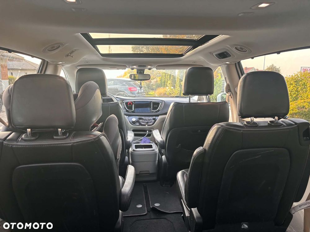 Chrysler Pacifica - 4