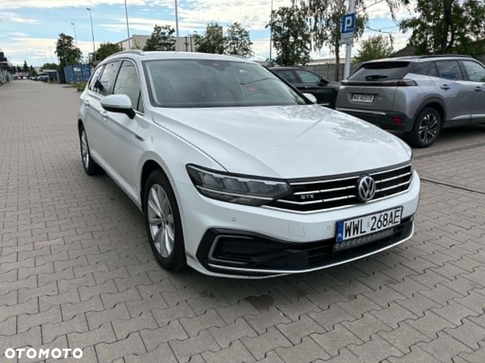 Volkswagen Passat - 1