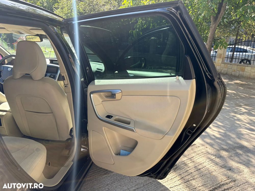 Volvo XC 60 2.4D AWD Base - 12