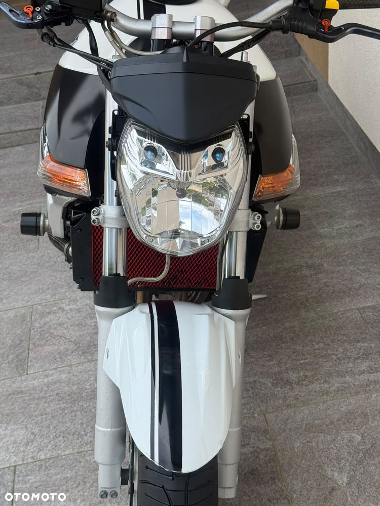 Suzuki GSR - 10