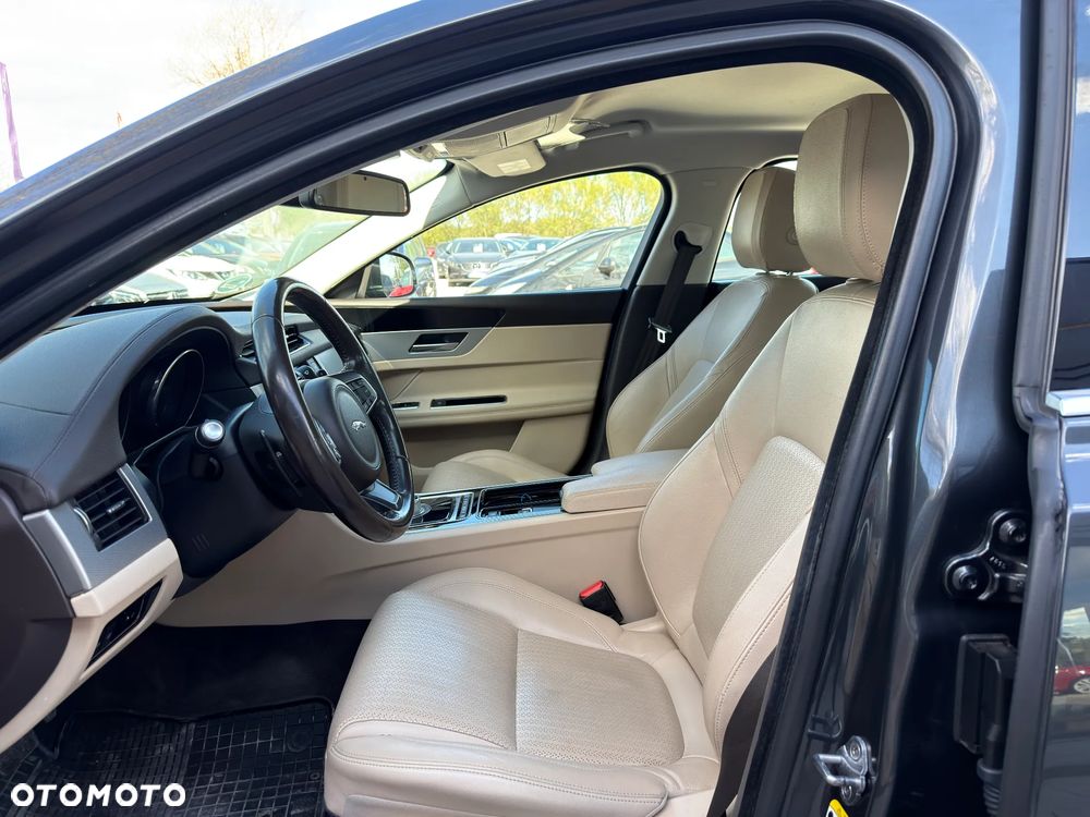 Jaguar XF E-Performance Prestige - 26