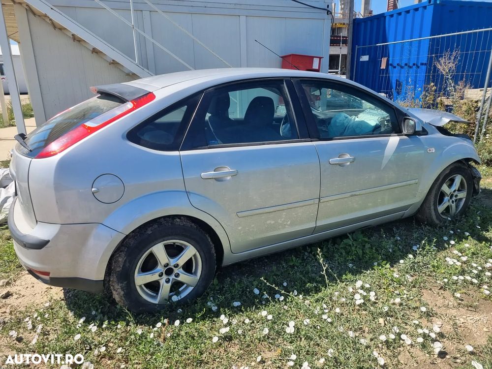 Ford Focus 1.4i Trend - 25