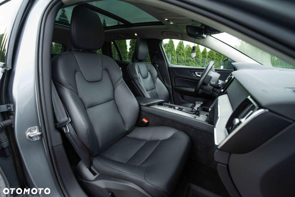 Volvo V60 Cross Country - 12