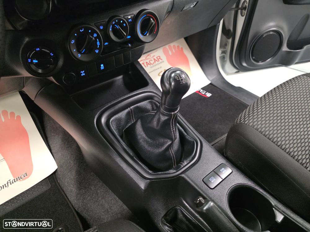 Toyota HILUX 2.4 D-4D 4WD CD CH - 55
