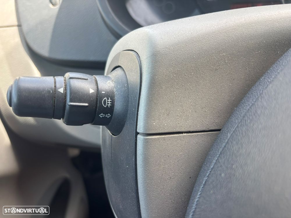 Renault Kangoo 1.5 dCI 86cv - 2 LUG - 23
