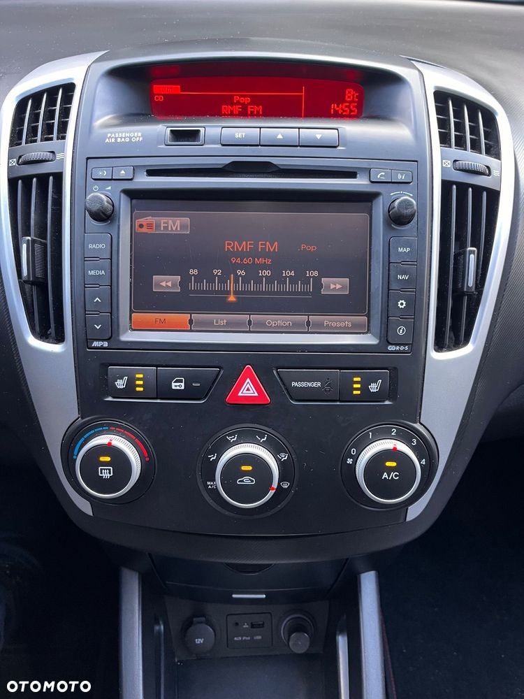 Kia Ceed 1.4 CVVT SW Dream-Team Edition - 11