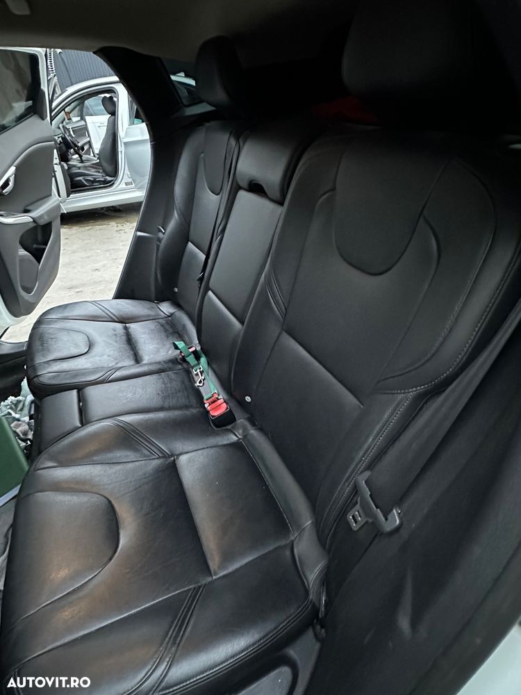 Volvo V40 D4 Aut Momentum - 14