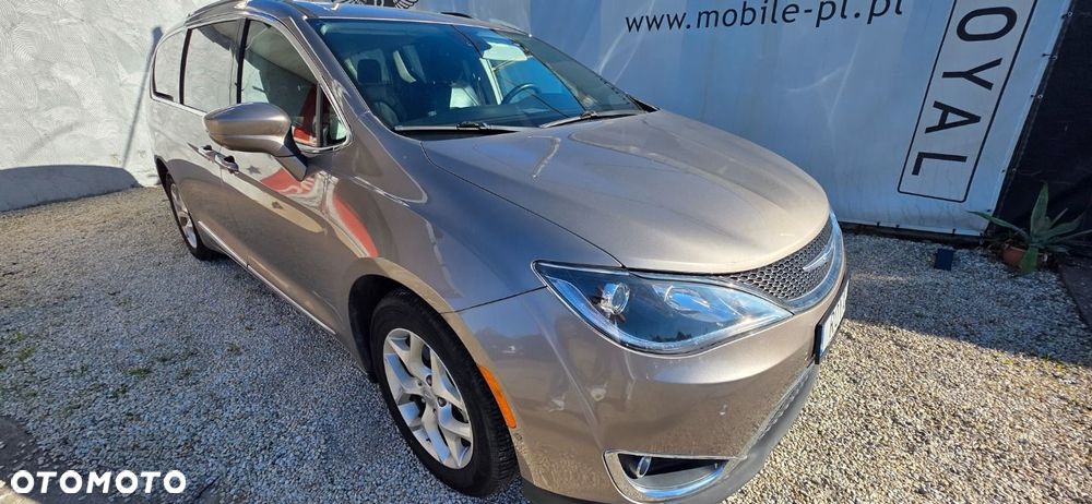 Chrysler Pacifica - 5