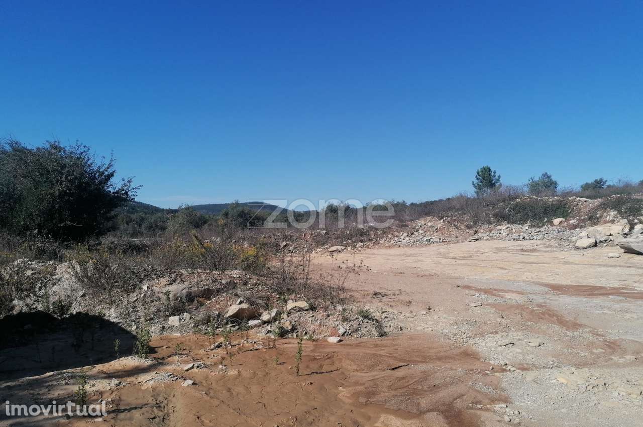 Terreno e pedreira licenciada com 11.880 m2 Zambujal - Grande imagem: 5/15