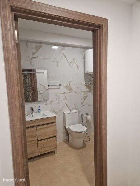 Arrendamento T1  - R. Marquês Sá da Bandeira VNG - Grande imagem: 2/9