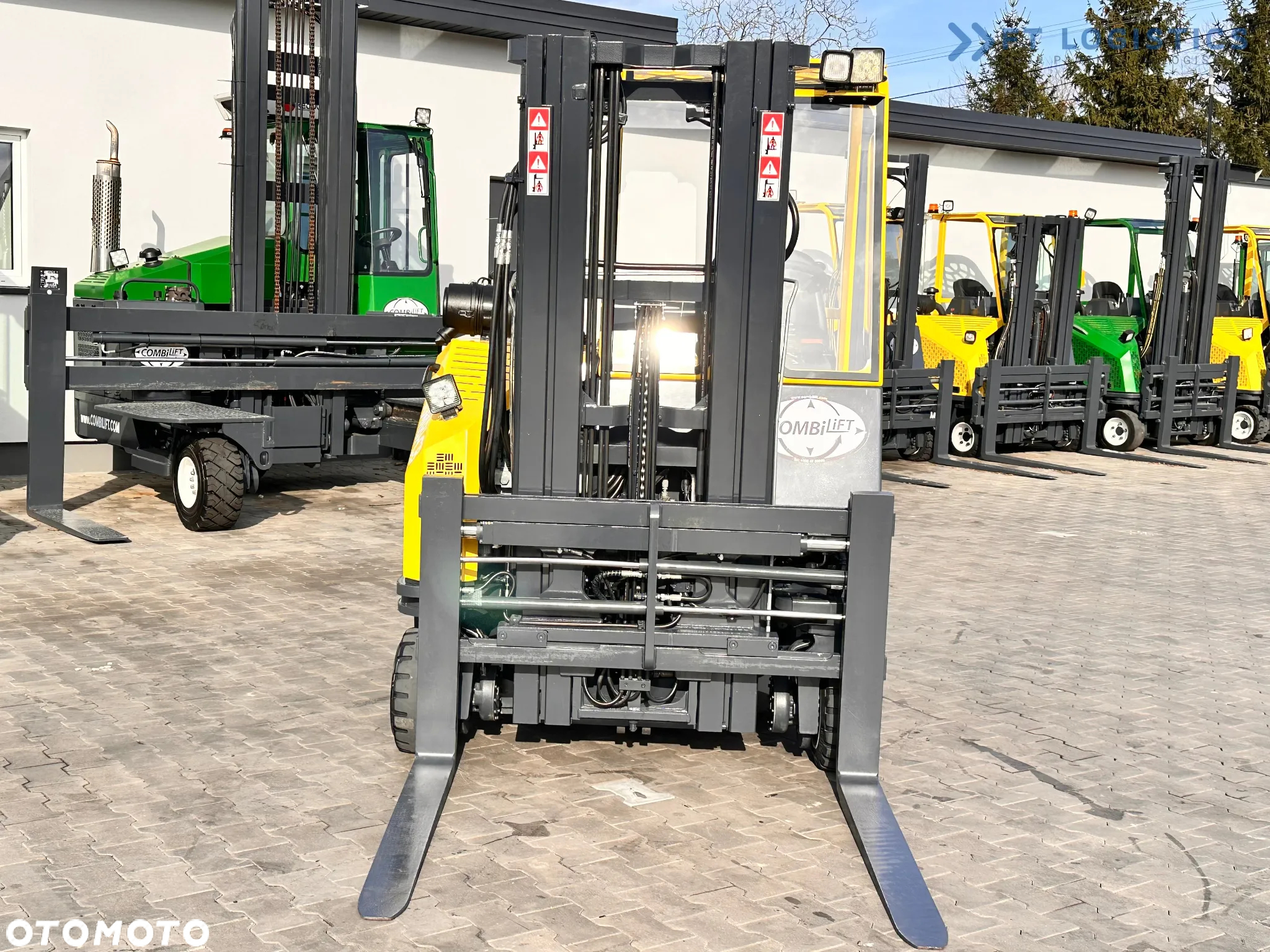 Combilift C3000CB / GAZ / TRIPLEX / 4900MM / WOLNY SKOK / POZYCJONER / PRZESUW WIDEŁ / JAK NOWY - 8