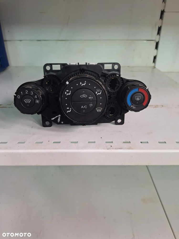 ford fiesta  MK7 panel nawiewu klimatyzacji EU 175/2