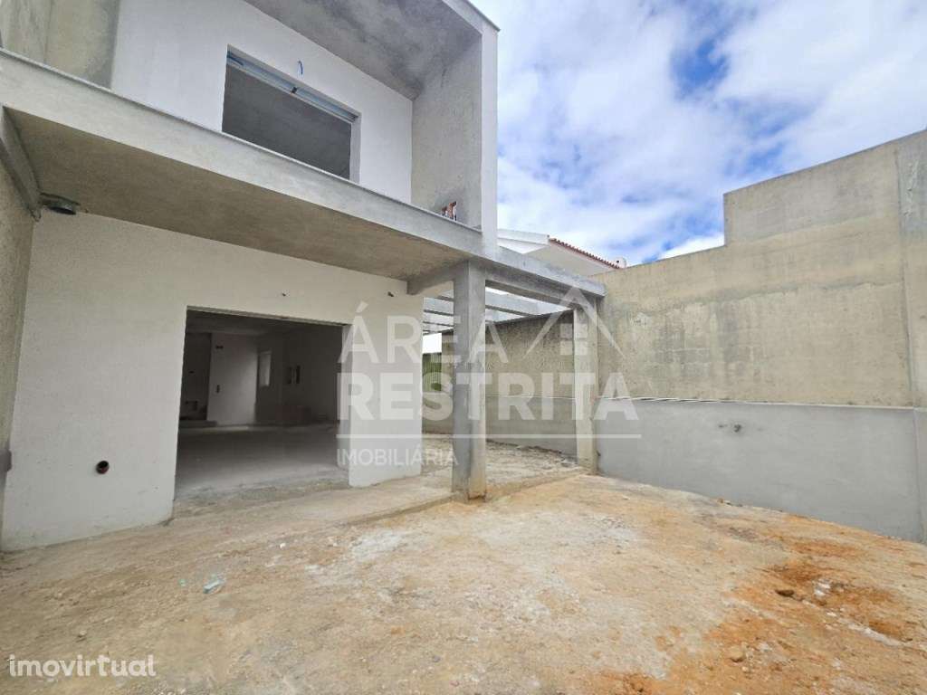 Moradia Geminada T3 c/2 Suites e Pérgula, em Fernão Ferro - Grande imagem: 5/24