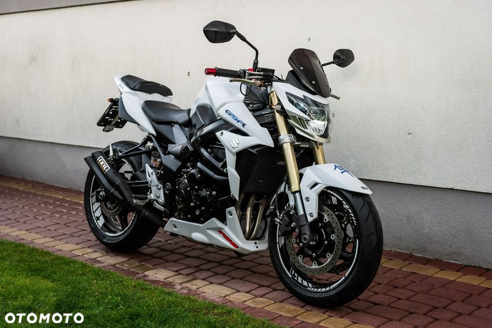 Suzuki GSR