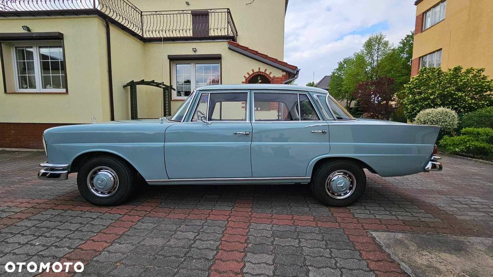 Mercedes-Benz W111 - 6