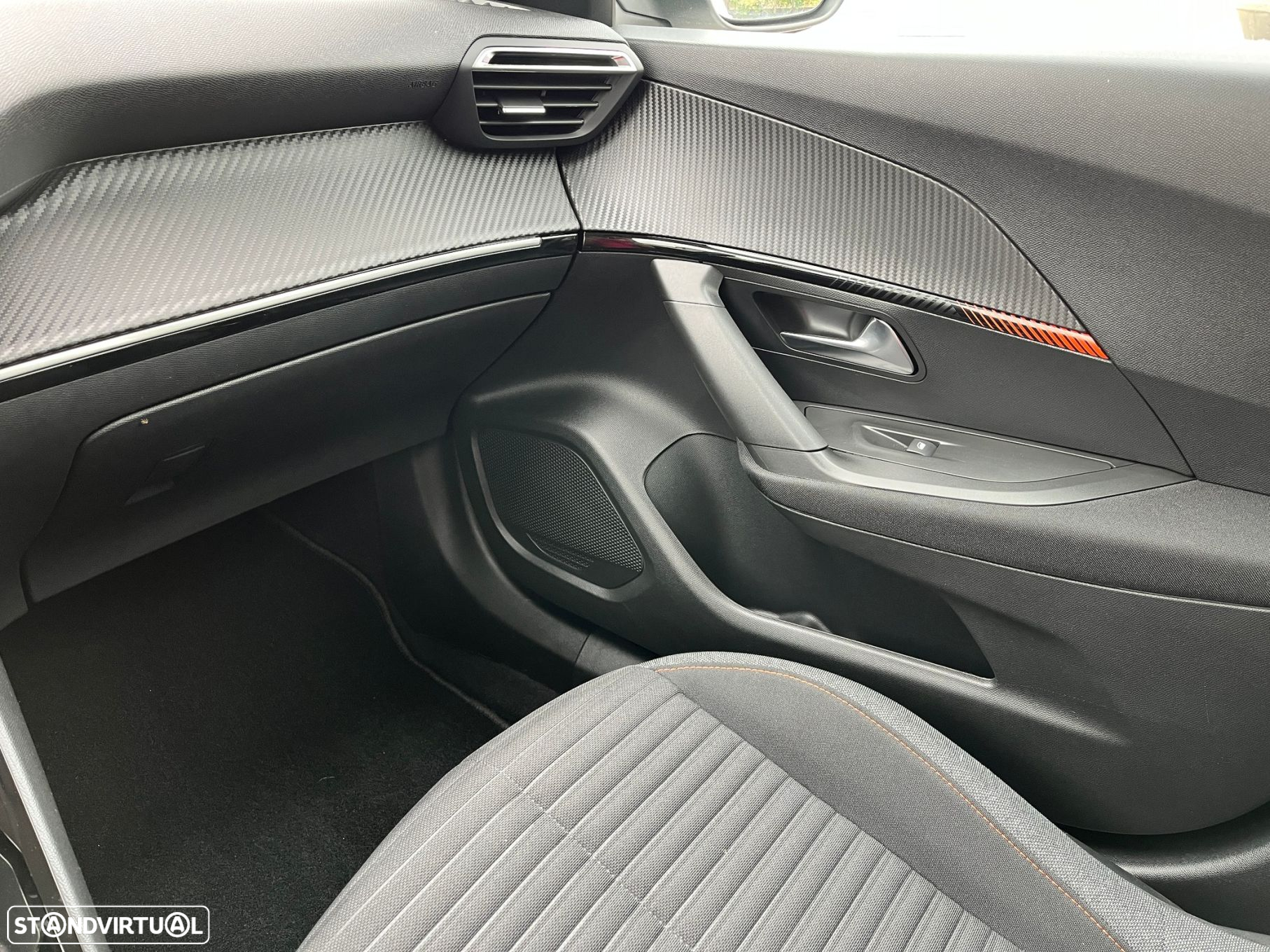 Peugeot e-2008 50 kWh Active - 23