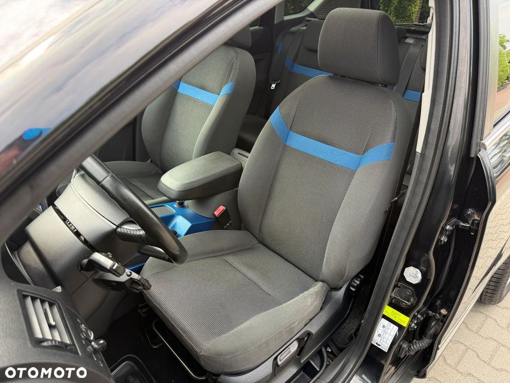 Ford Kuga 2.0 TDCi 4x4 Trend - 25