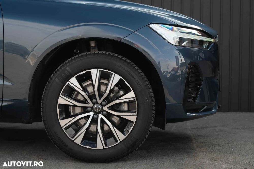 Volvo XC 60 B4 MHEV AT AWD Plus Dark - 31