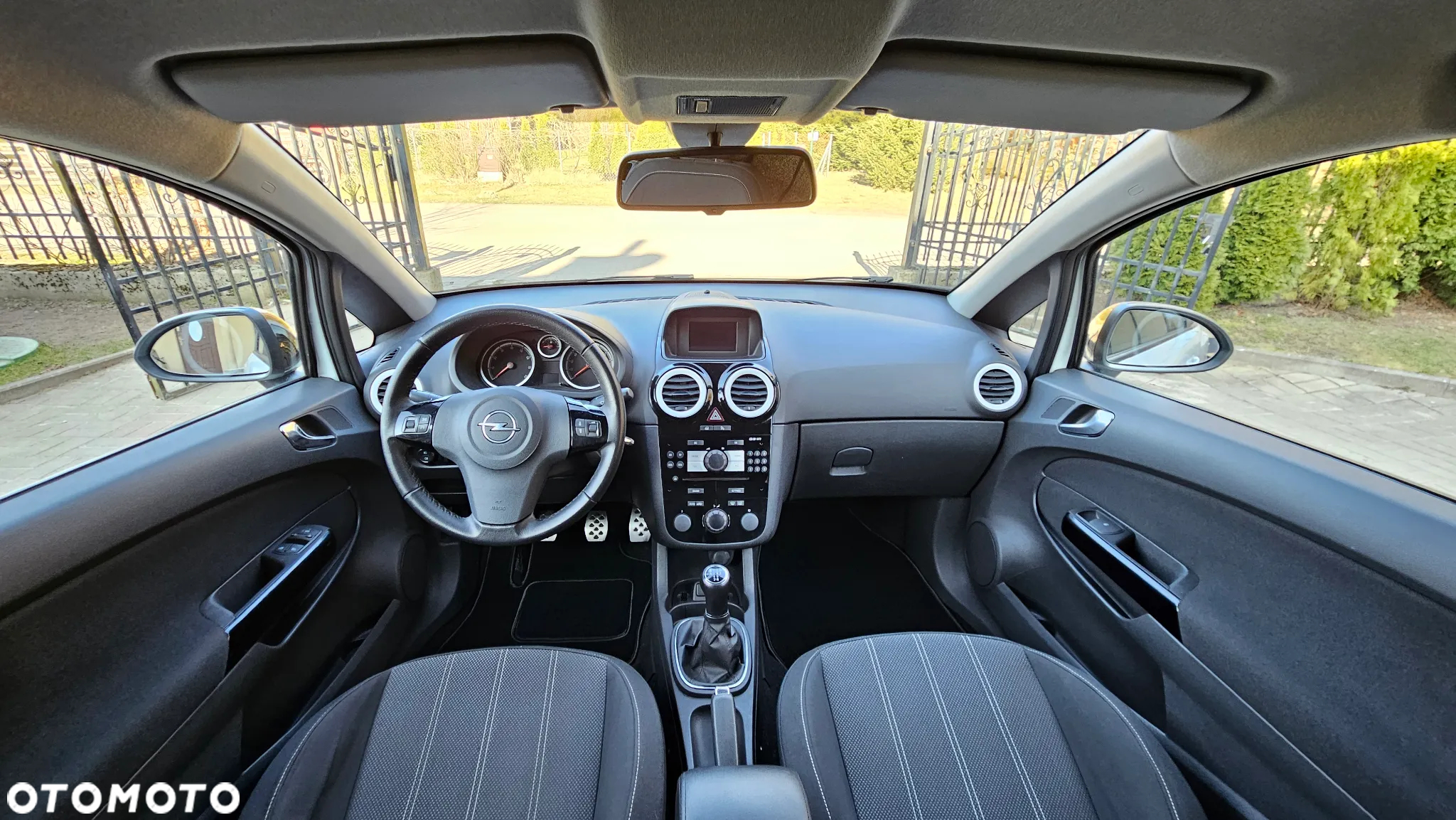 Opel Corsa 1.4 16V Sport - 2
