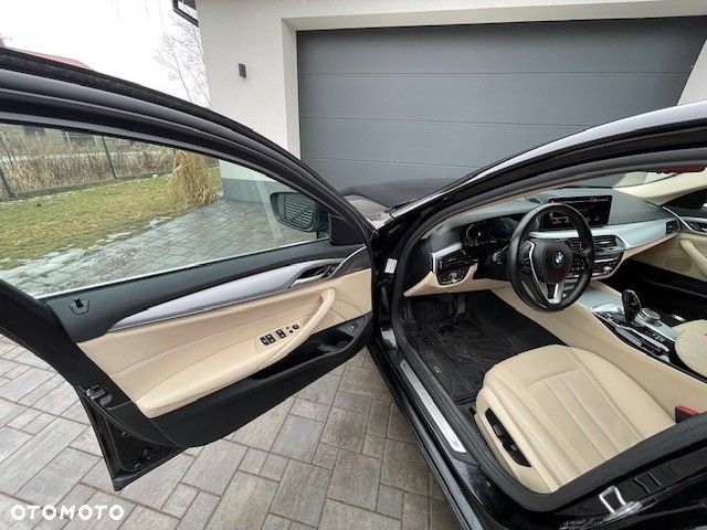 BMW Seria 5 520d xDrive - 10