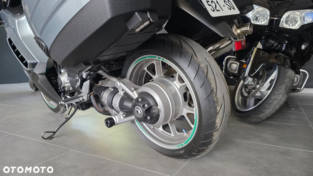 Kawasaki GTR - 24