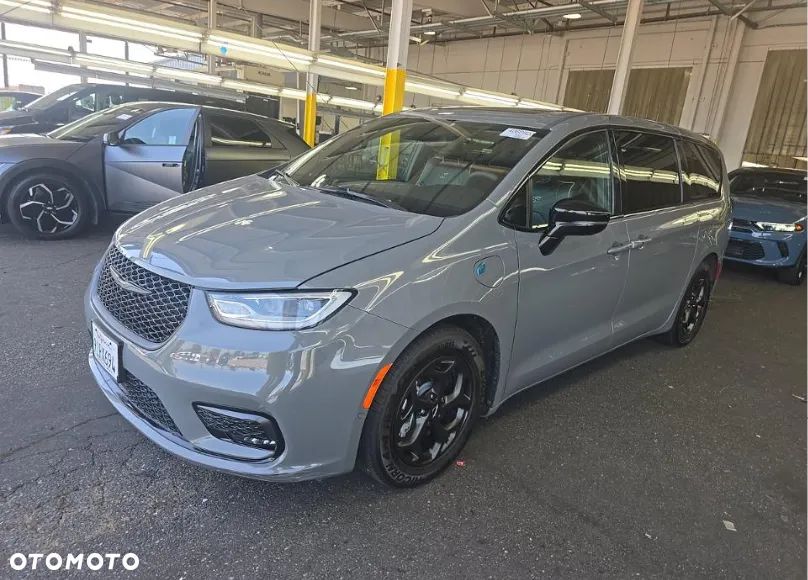 Chrysler Pacifica - 1
