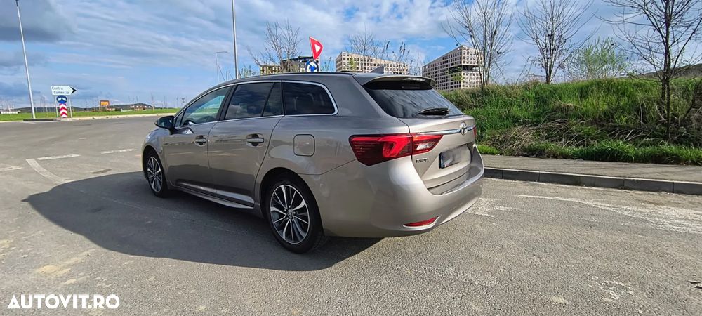 Toyota Avensis 1.6 D-4D Executive Terracotta - 7