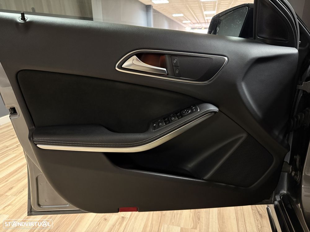 Mercedes-Benz A 180 d AMG Line - 25