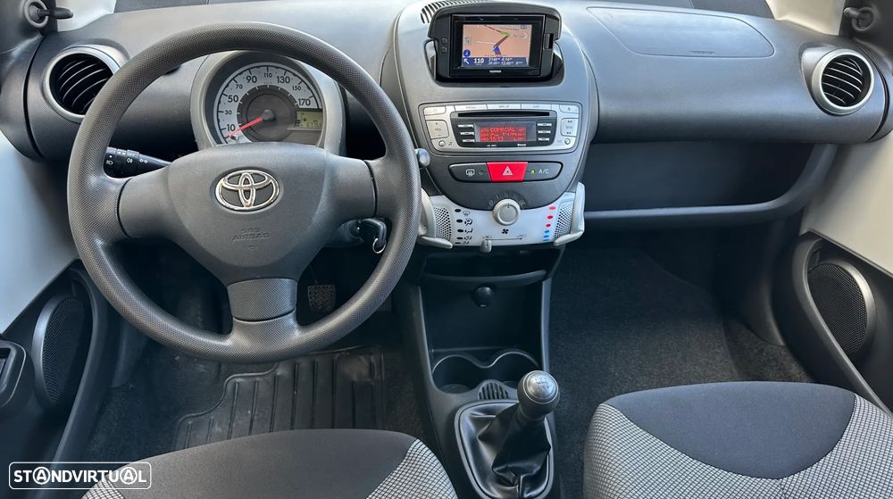 Toyota Aygo Connect - 18