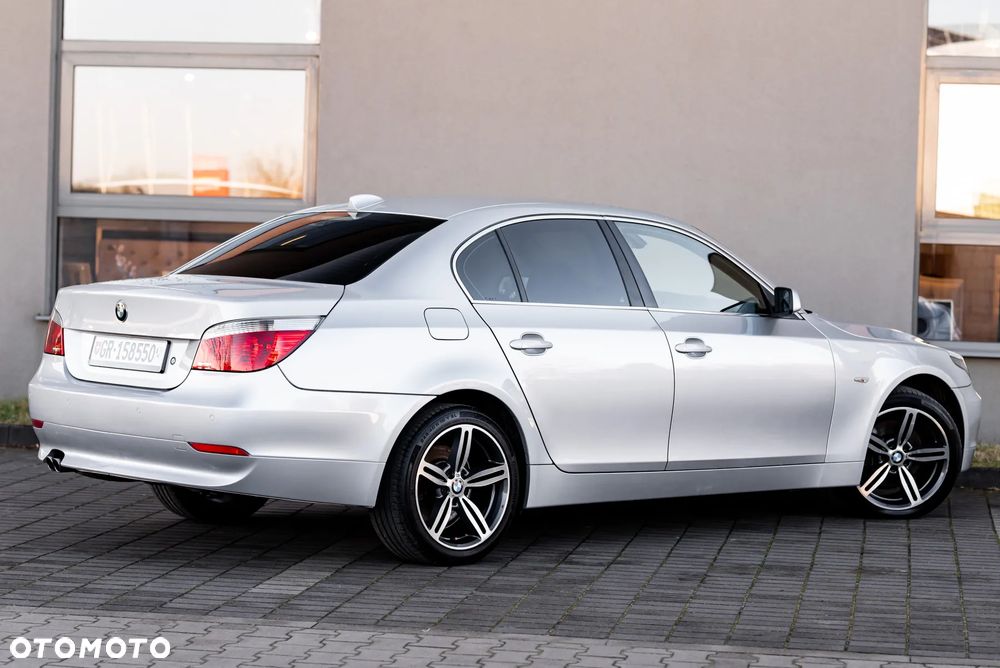 BMW Seria 5 525xi - 10