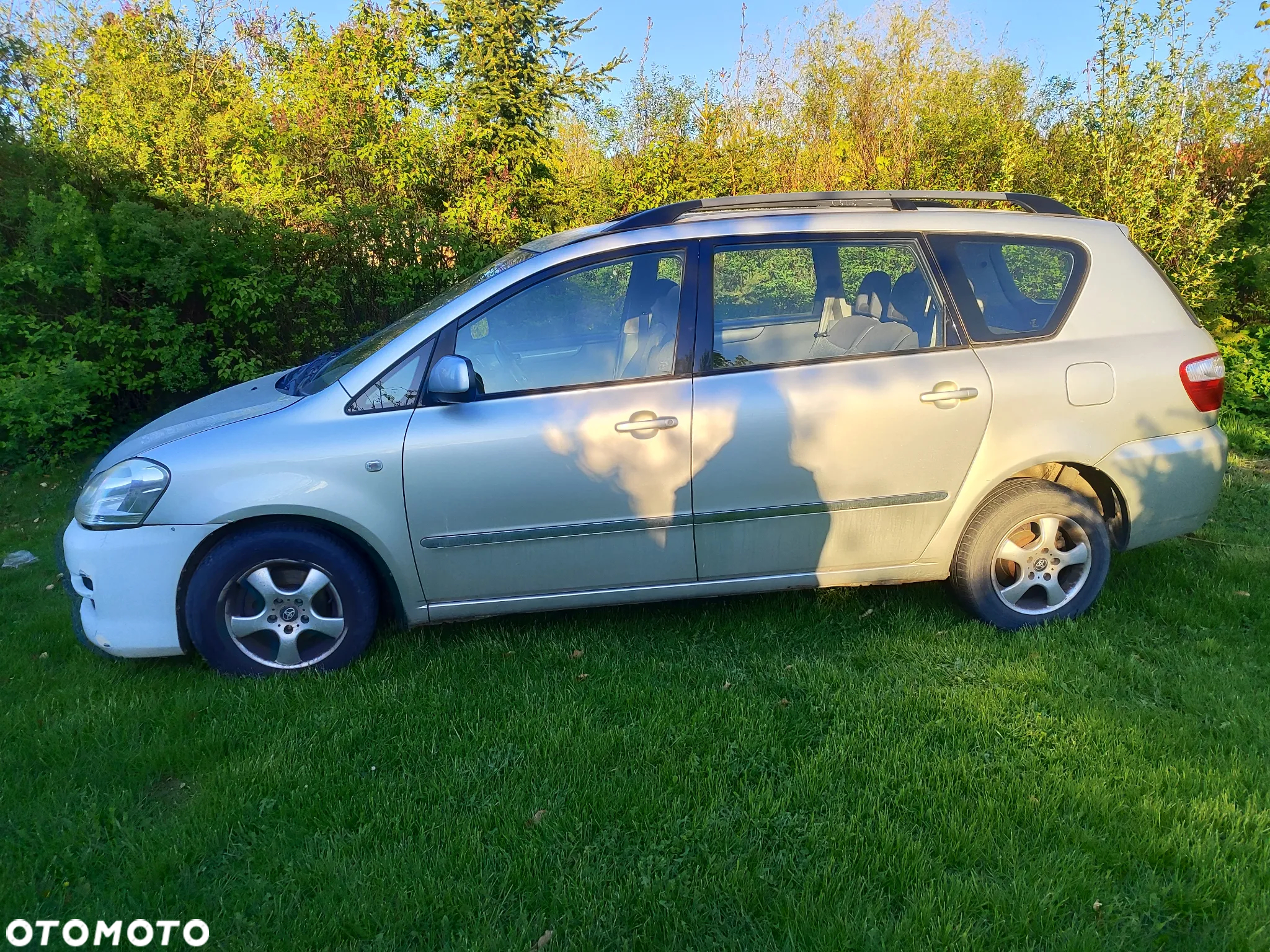 Toyota Avensis Verso - 4