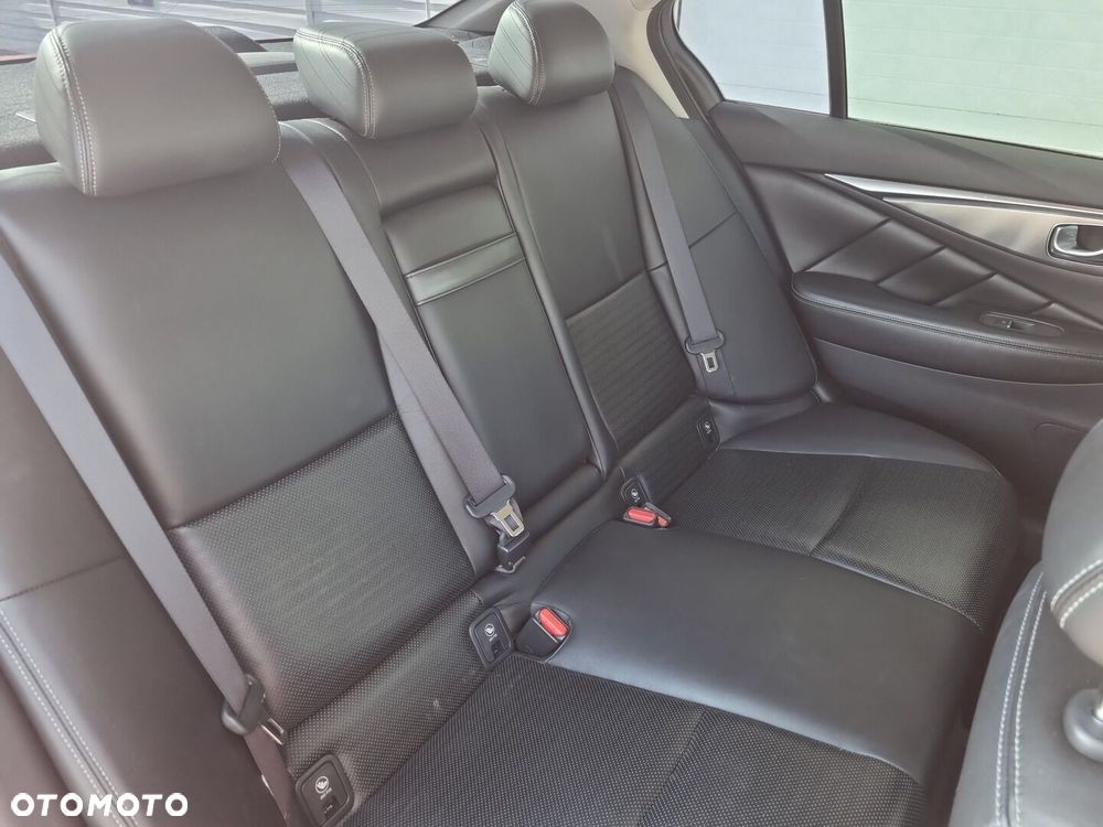 Infiniti Q50 2.0t Sport Tech - 11