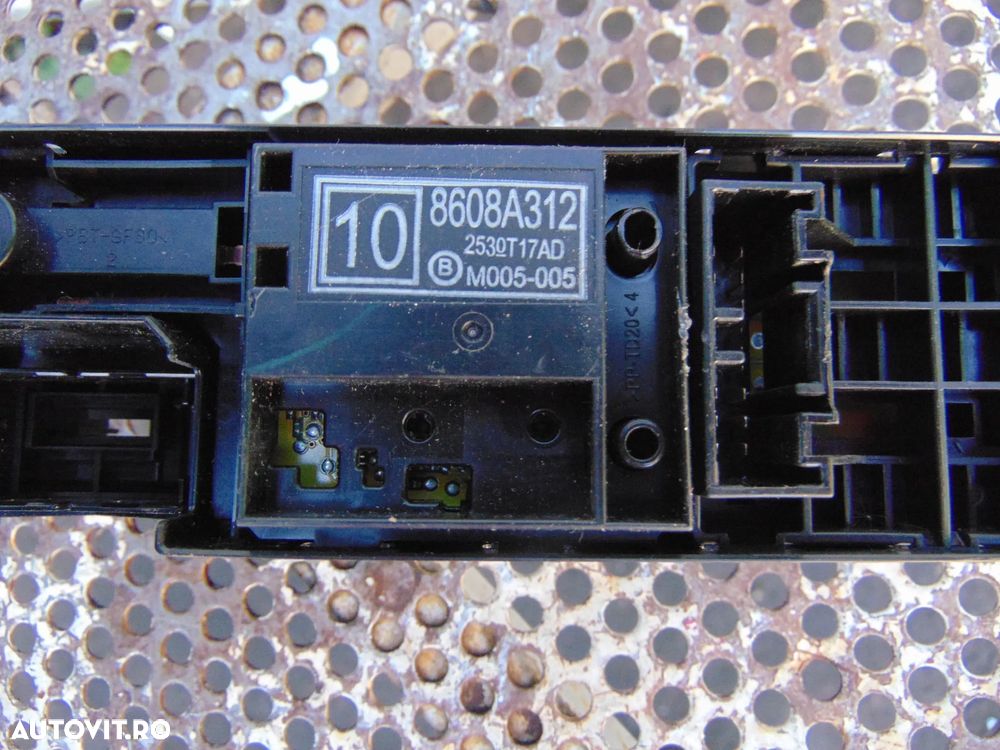 Butoane geamuri Mitsubishi l200 Fiat fullback cod 8608a312 model dupa 2015 - 2