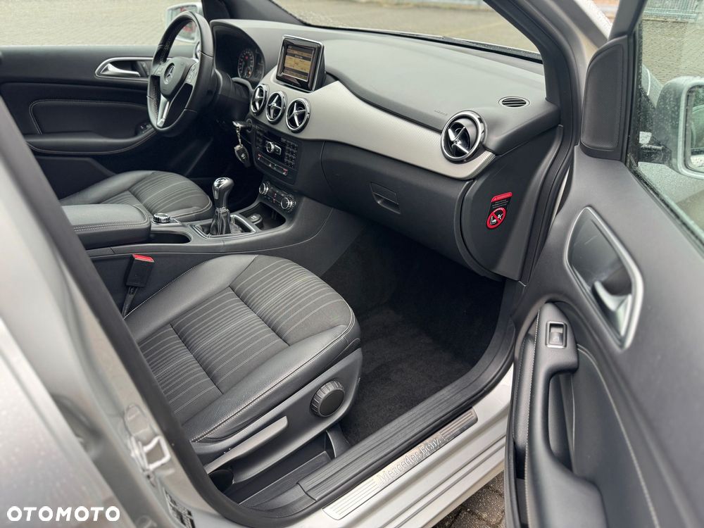 Mercedes-Benz Klasa B 180 Peak Edition - 26