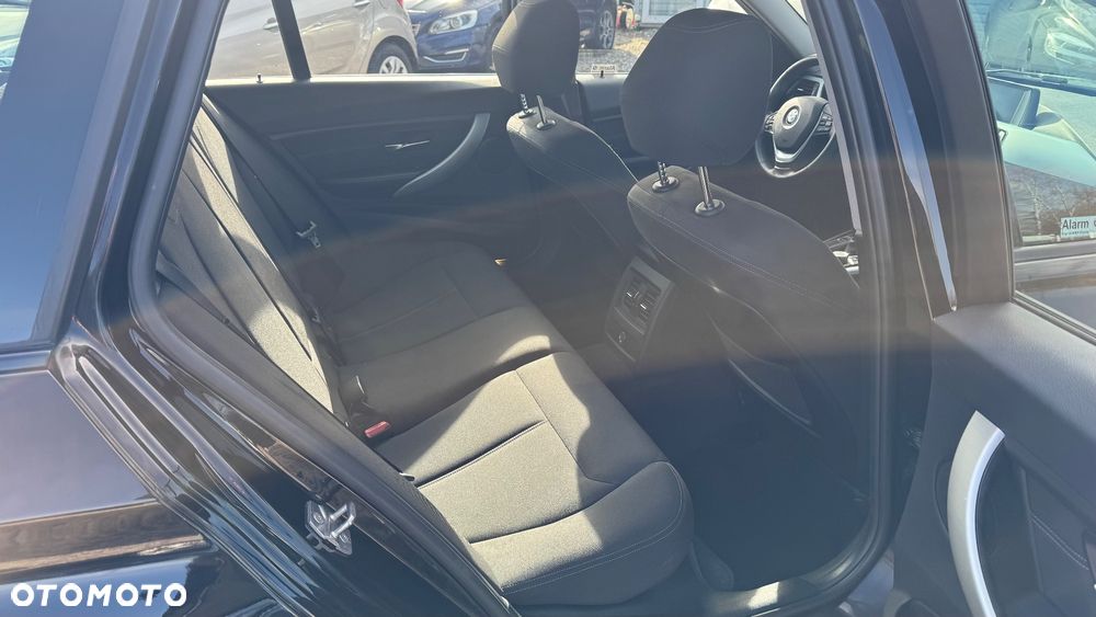 BMW Seria 3 318d DPF Edition Sport - 27