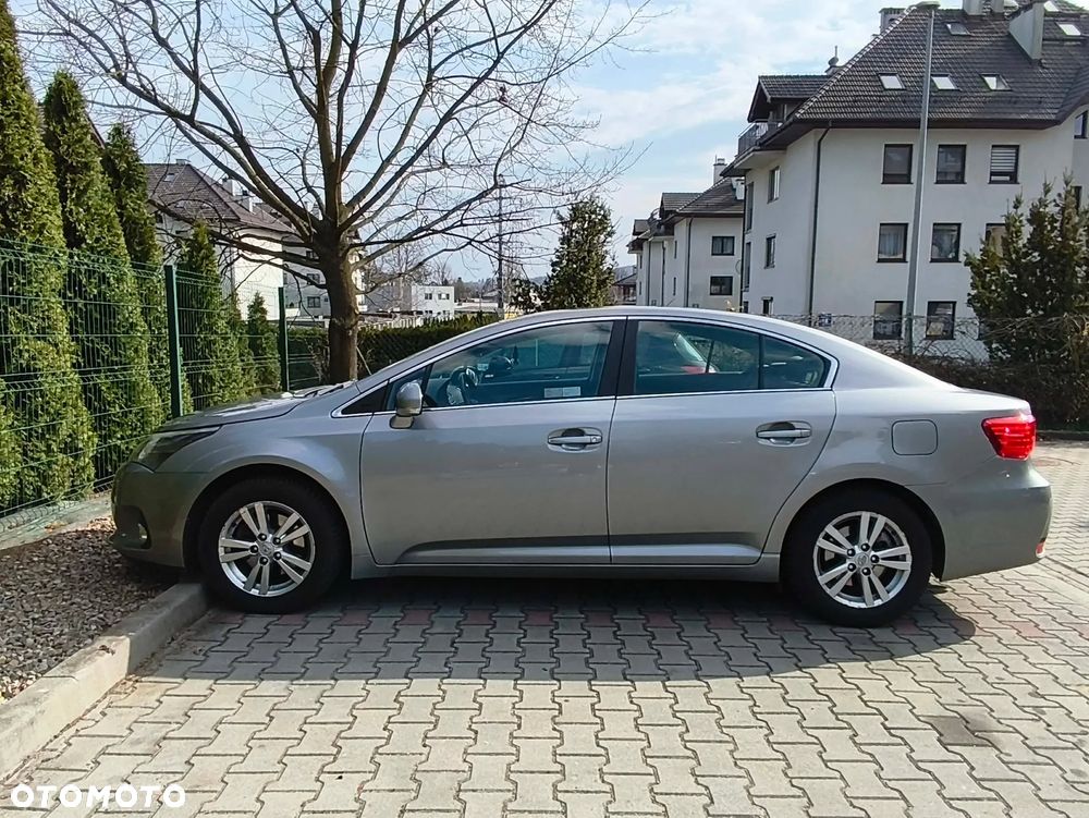 Toyota Avensis 1.8 Premium - 4