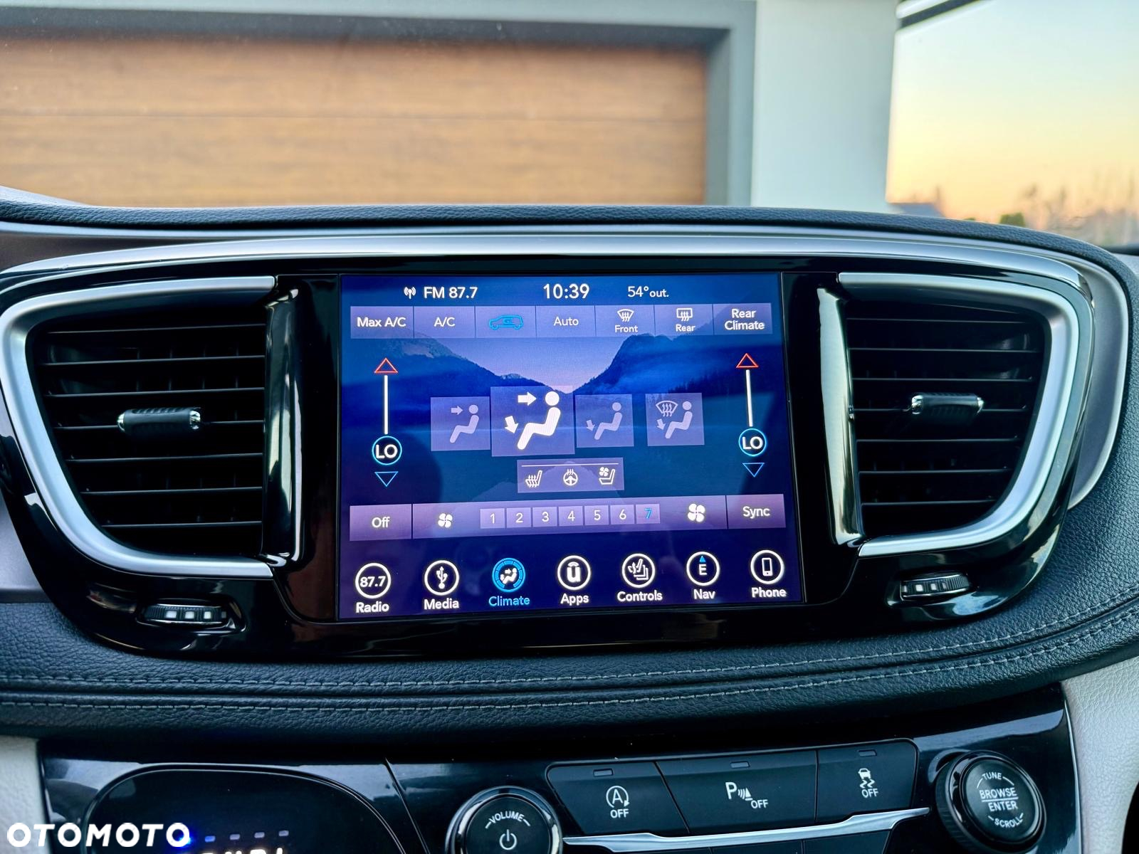 Chrysler Pacifica - 27