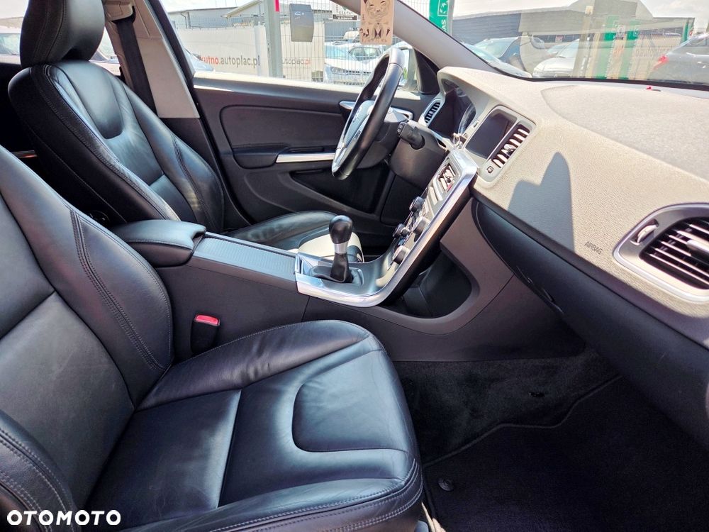 Volvo V60 D2 Momentum - 29