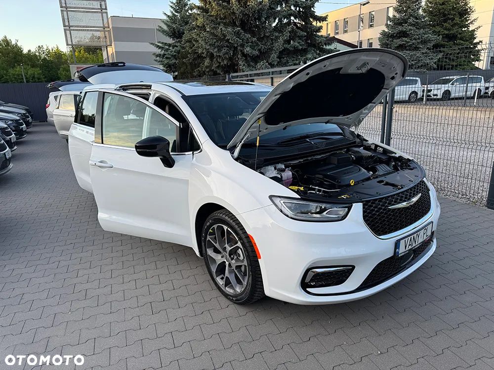 Chrysler Pacifica - 21