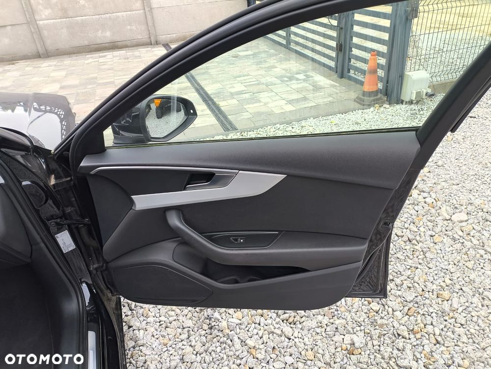 Audi A4 Limousine - 15