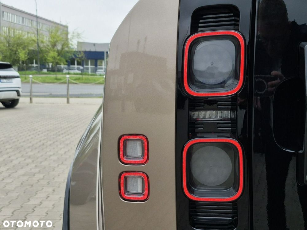 Land Rover Defender 110 P635 OCTA - 14