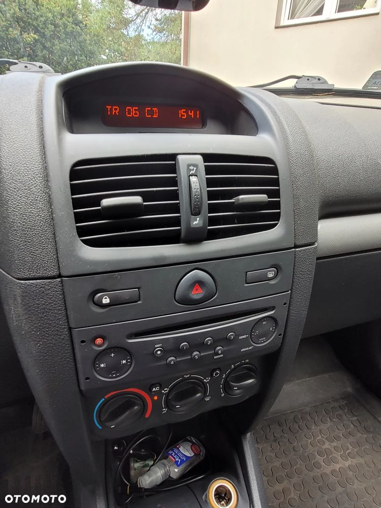 Renault Clio 1.2 16V Campus - 23